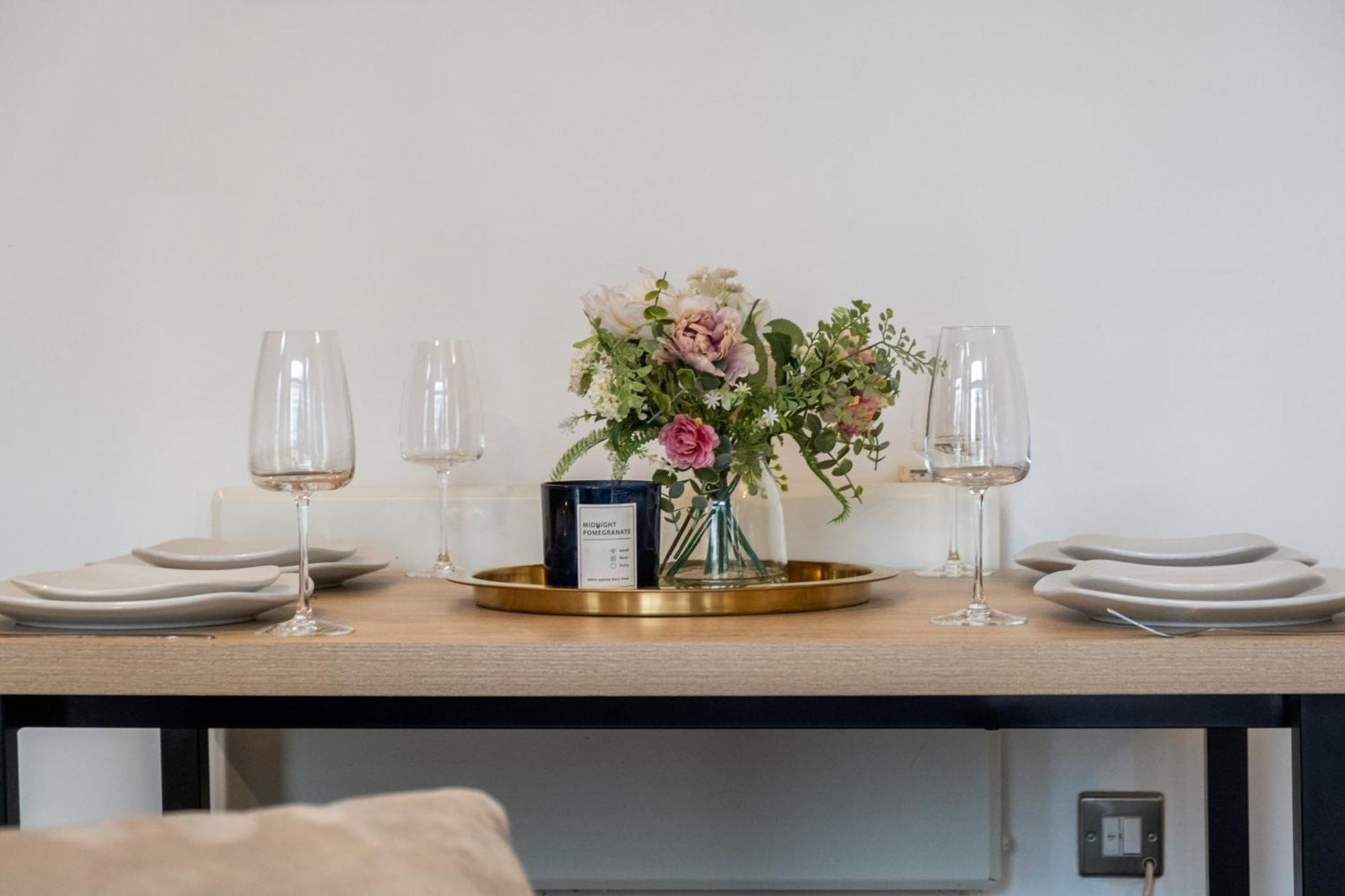 Ultra Stylish 2 Bedroom Apt Centrally Located เบอร์มิงแฮม ภายนอก รูปภาพ